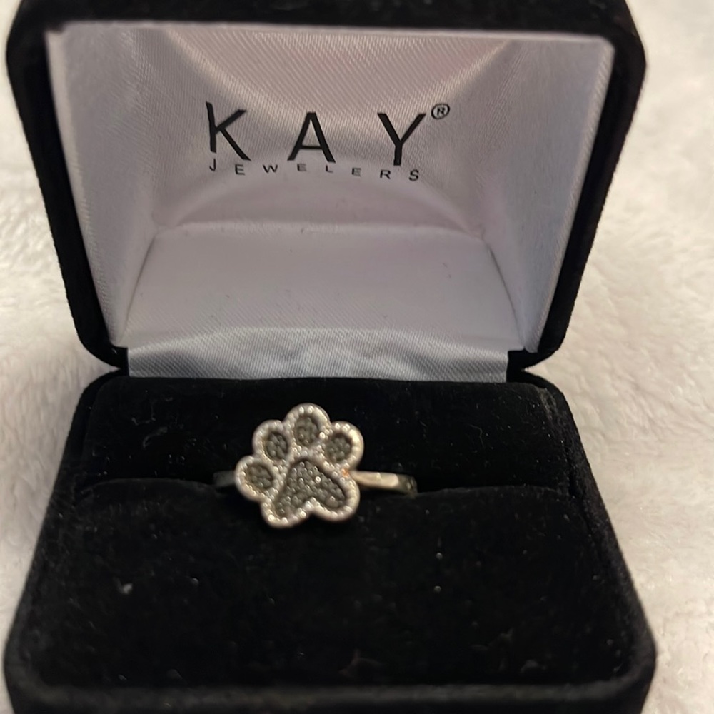 Kay jewelers ring black and white paw print